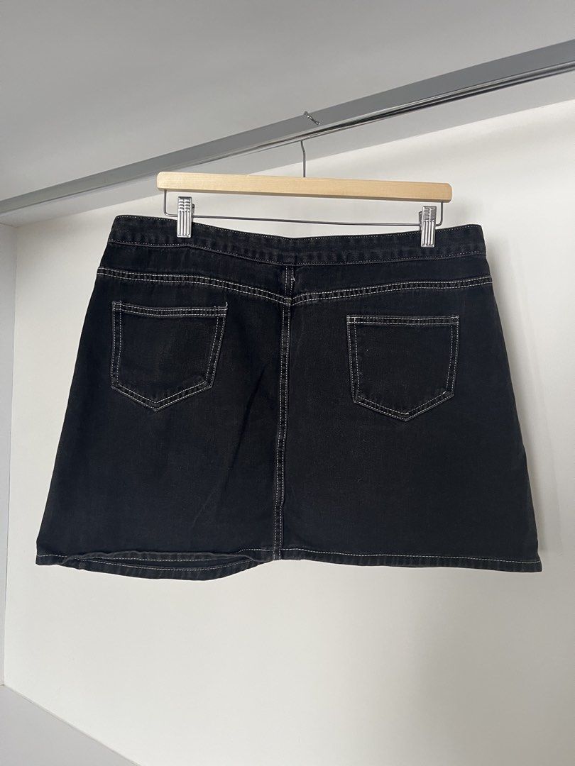 Black Denim Skirt Contrast Stitching (Category: Skirts) located in Quezon City. Submitted by cooperminie (Listing ID 1465816093, Image 2). Description: - Style: Black denim skirt with trendy contrasting white stitching - Details: Front button closure, belt loops, and functional front and back pockets - Condition: Like new, 100% flaw-free and clean - Measurements: Waist approx. 17.5" across, Length approx. 18" - Styling: Pairs effortlessly with ba