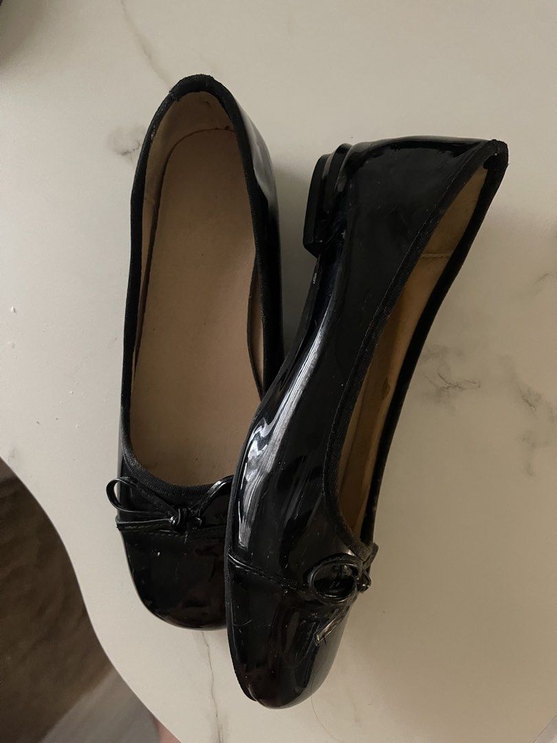 Black doll shoes (Category: Flats & Sandals) located in General Mariano Alvarez. Submitted by lilispreloved_ (Listing ID 1465945846, Image 2). Description: no issues worn twice size 10 or 40.