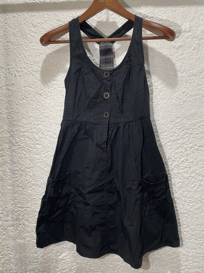 Black dress with pockets (Category: Dresses) located in Paranaque City. Submitted by mansiii (Listing ID 1465832831, Image 1). Description: - has pockets - jumper-like design - missing 1 button - can fit to S.