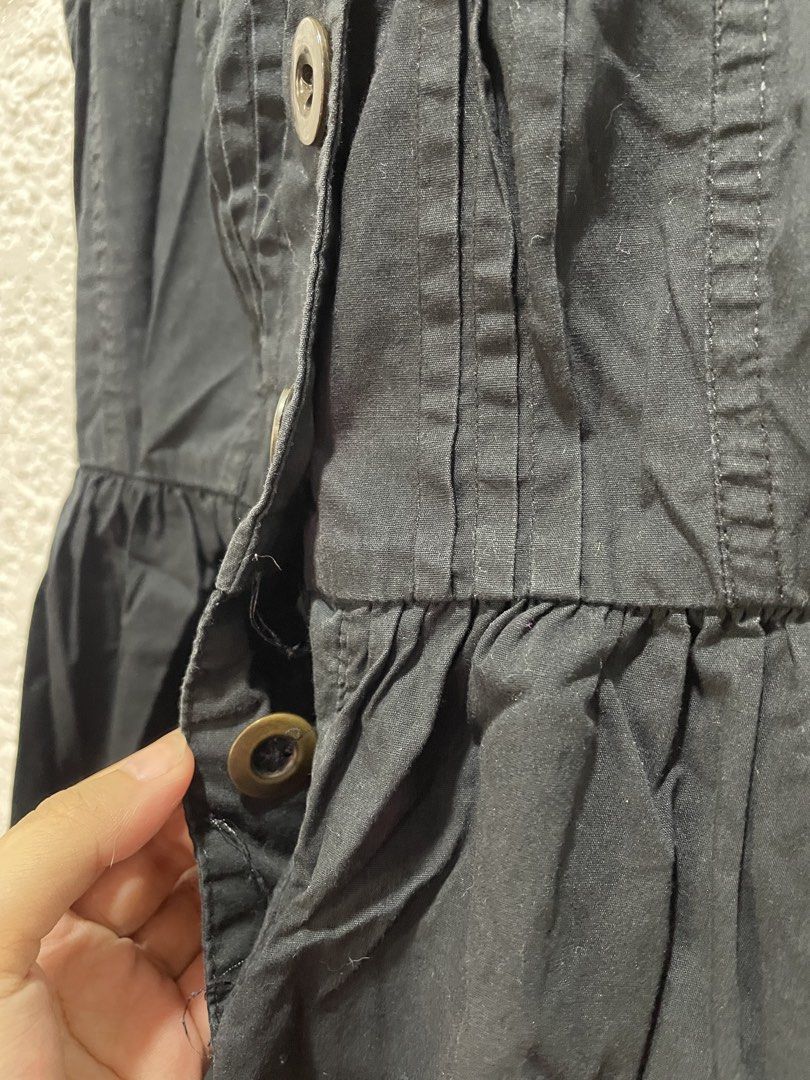 Black dress with pockets (Category: Dresses) located in Paranaque City. Submitted by mansiii (Listing ID 1465832831, Image 2). Description: - has pockets - jumper-like design - missing 1 button - can fit to S.
