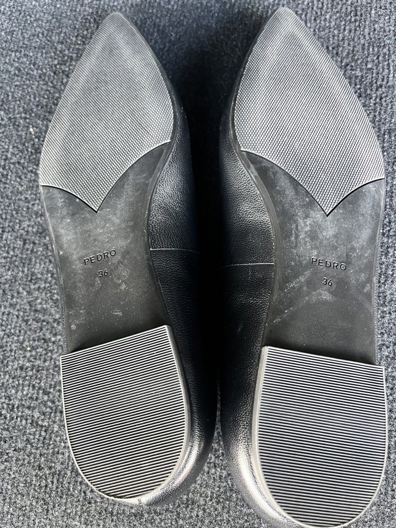 Black flats (Category: Flats & Sandals) located in Calamba. Submitted by graaaciaaa (Listing ID 1465761618, Image 3). Description: Bought at Singapore last September 1 (SGD 99) Used only 2x during an event No box na but with paper bag pa Brand: Pedro Color: Black Size: 36 RFS: wrong size, pinagkasya ko lang at kailangan ko lang talaga ng sapatos sa event. Negotiable for sure buyers.