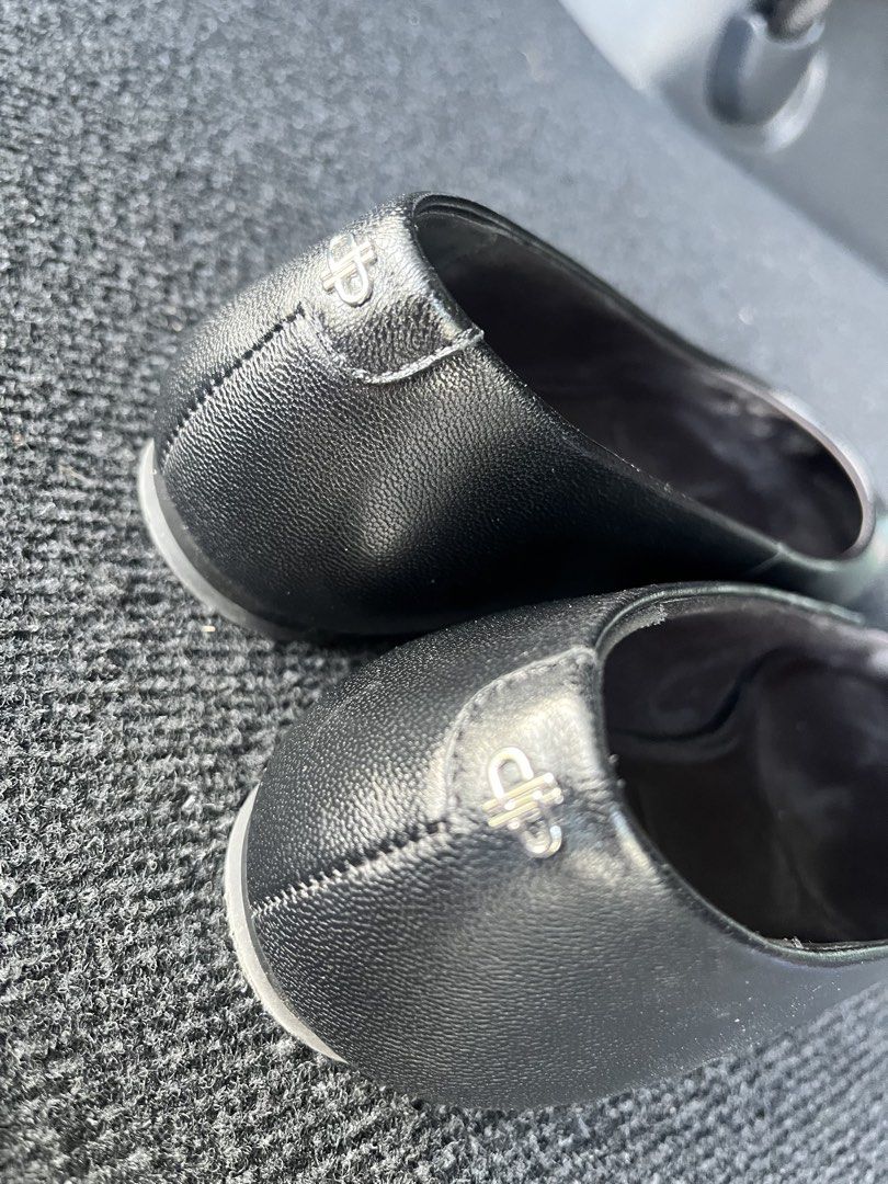 Black flats (Category: Flats & Sandals) located in Calamba. Submitted by graaaciaaa (Listing ID 1465761618, Image 2). Description: Bought at Singapore last September 1 (SGD 99) Used only 2x during an event No box na but with paper bag pa Brand: Pedro Color: Black Size: 36 RFS: wrong size, pinagkasya ko lang at kailangan ko lang talaga ng sapatos sa event. Negotiable for sure buyers.