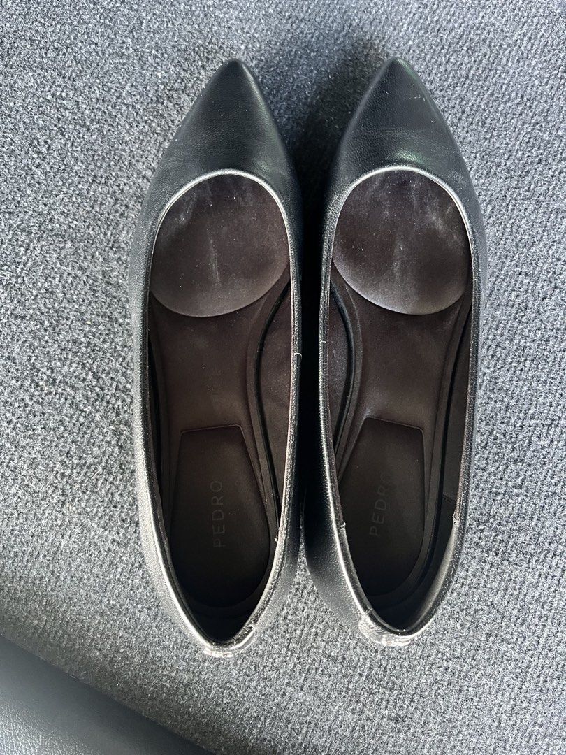 Black flats (Category: Flats & Sandals) located in Calamba. Submitted by graaaciaaa (Listing ID 1465761618, Image 1). Description: Bought at Singapore last September 1 (SGD 99) Used only 2x during an event No box na but with paper bag pa Brand: Pedro Color: Black Size: 36 RFS: wrong size, pinagkasya ko lang at kailangan ko lang talaga ng sapatos sa event. Negotiable for sure buyers.