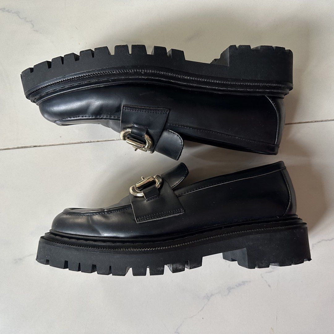 Black H&M Platform Chunky Loafers (Category: Loafers) located in Cainta. Submitted by tooonico (Listing ID 1465831745, Image 3). Description: RFS: Decluttering MOP: GCash/Maya/Maribank/UB .