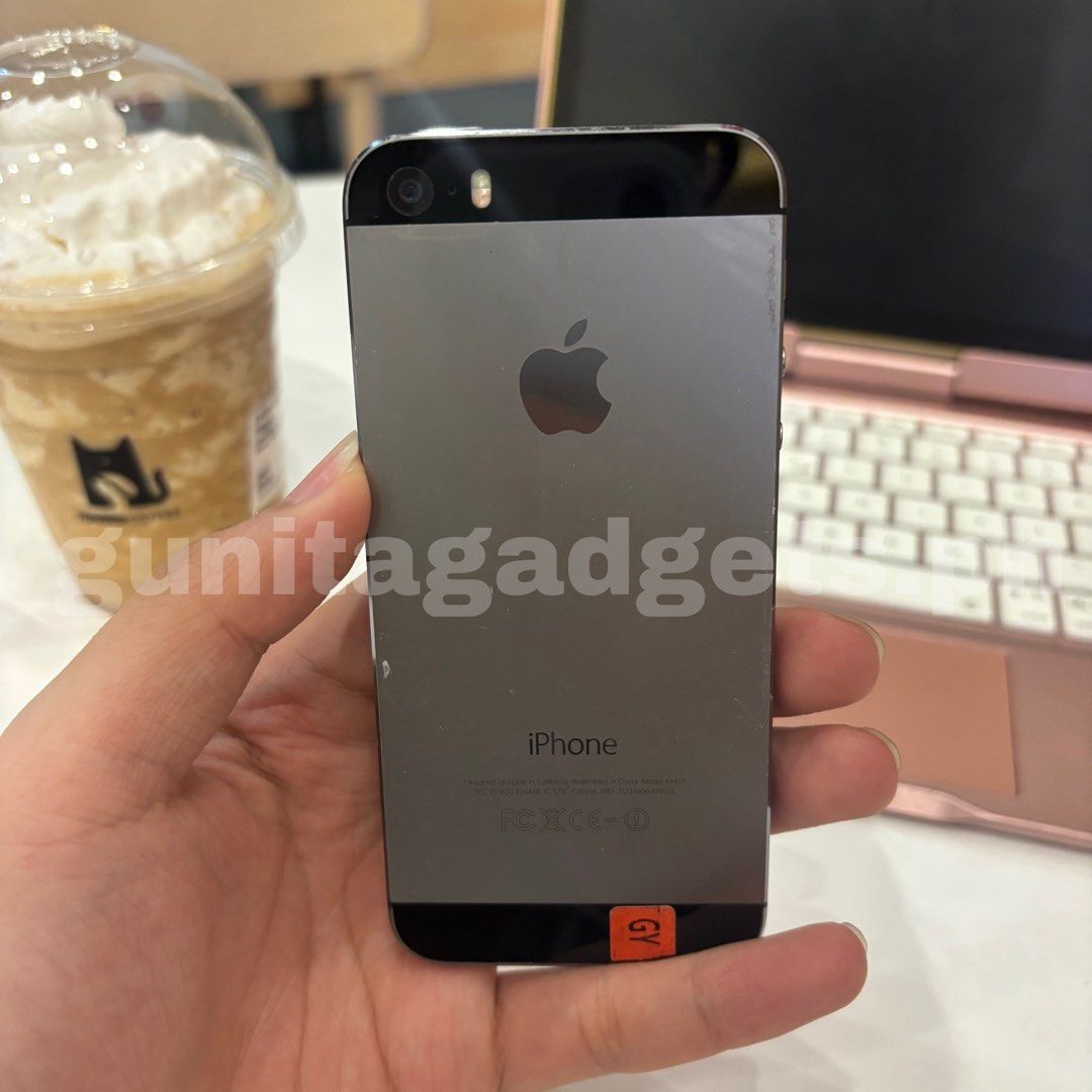 Black iPhone 5s (16GB) (Category: Video Cameras) located in Quezon City. Submitted by gunitagadgets.ph (Listing ID 1465784404, Image 1). Description: TEXT ME TO ORDER!! hello people! selling my 5S 16GB Space Grey 📸 Original pre-owned Apple unit, mainly recommended for digicam use, Apple Music, and casual use. Details: • Wi-Fi only • AirDrop works • Touch ID / fingerprint works • Sound working • All buttons working • Front & back cameras working 