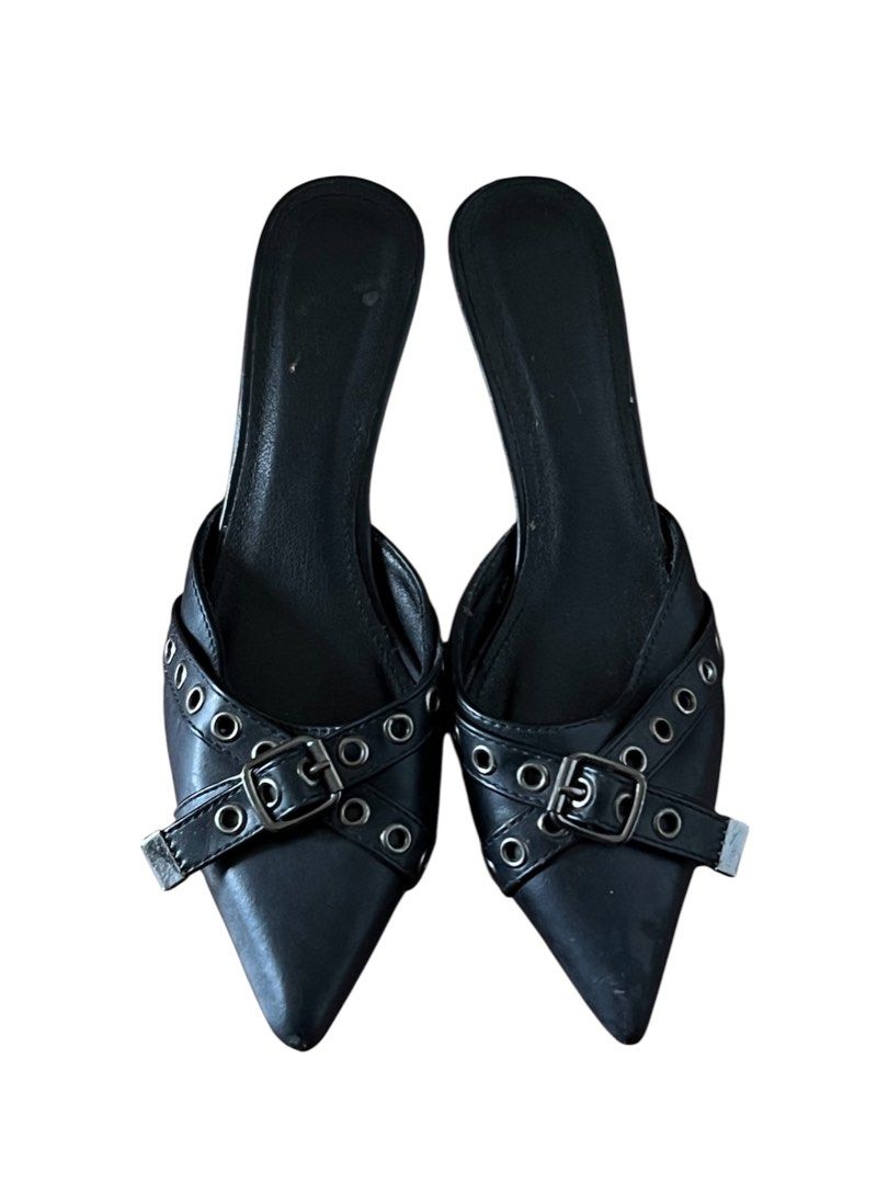 Black Kitten Heels (Category: Heels) located in Manila. Submitted by strwb.clo (Listing ID 1465884687, Image 1). Description: ‼️ READ FIRST BEFORE BUYING ‼️ Black Kitten Heels with Buckles Note: Please manage your expectations since, this is a PRELOVED item. Size: 35 - 36 for slim feet only. - Maganda siyaa siss! Hindi na kasya sakinn huhu. Pinang-alis ko langg. Ganda neto pang awra ‘rin and also, open siya sa likodd. Flaws: wala naman masyado, j