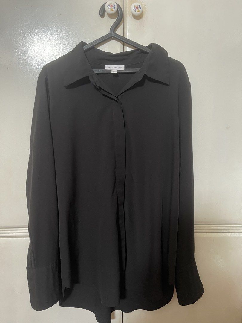 Black Long Sleeve Button-Down Shirt Size L (Category: Longsleeves) located in Meycauayan. Submitted by tamengski (Listing ID 1465778946, Image 1). Description: ✨ PRELOVED | PERSONAL ITEM ✨ Bought in the USA 🇺🇸 for personal use. Lightweight and comfortable fabric Classic pointed collar Hidden-button design Buttoned cuffs 🤍 Good condition 🤍 Beautiful color, still looks great 🤍 Ready to wear!.