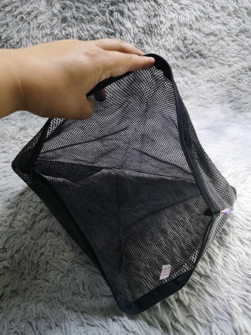 Black Mesh travel Organizer Bag (Category: Looking For) located in Santa Cruz. Submitted by jmy_surplus.2 (Listing ID 1465881134, Image 3). Description: Size ; L - 12 W - 16.6 Color ; Black Type ; Travel organizer Brand ; No brand Material ; Nylon Style ; Zipper Closure Mesh Travel Organizer LR 129 JMY 5 Batch #224.