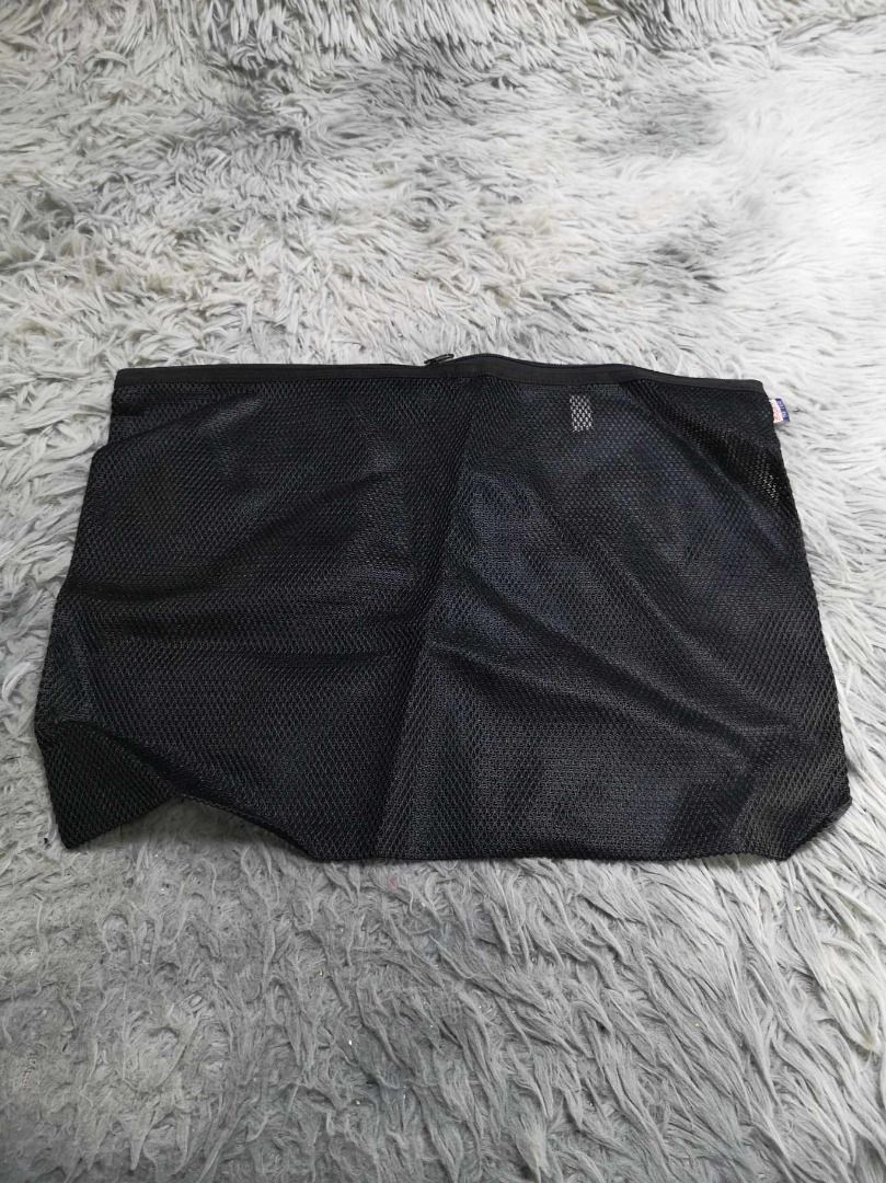 Black Mesh travel Organizer Bag (Category: Looking For) located in Santa Cruz. Submitted by jmy_surplus.2 (Listing ID 1465881134, Image 2). Description: Size ; L - 12 W - 16.6 Color ; Black Type ; Travel organizer Brand ; No brand Material ; Nylon Style ; Zipper Closure Mesh Travel Organizer LR 129 JMY 5 Batch #224.