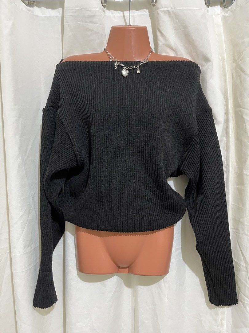 Black Off-Shoulder Asymmetrical Ribbed Long Sleeve Top (Category: Longsleeves) located in Angeles City. Submitted by melloromi (Listing ID 1465802695, Image 1). Description: .