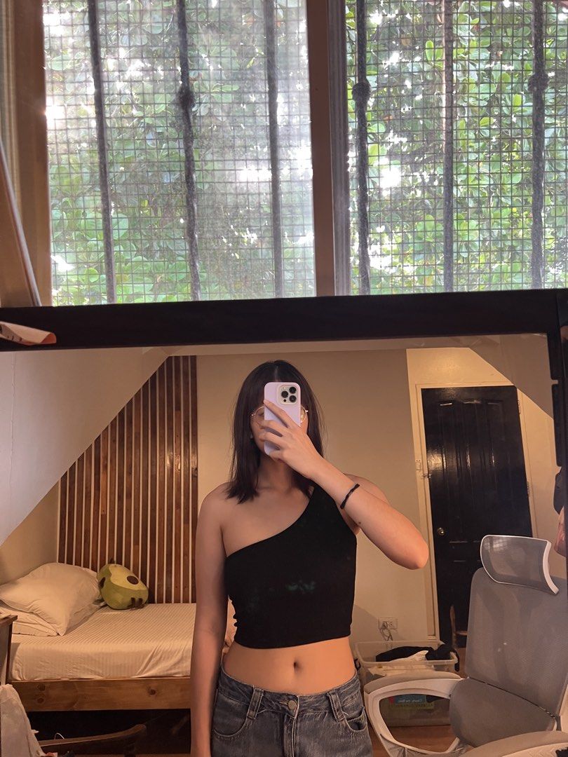 black one shoulder top (Category: Sleeveless) located in Davao. Submitted by hojichafromsips (Listing ID 1465891663, Image 1). Description: -dvo based -size XS - S -MOP: gcash -MOD: maxim meetup: jollibee circumferential rd. (near dmsf).
