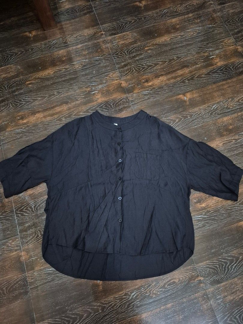 Black Oversized Design Top (Category: Blouses) located in Santa Cruz. Submitted by deenem (Listing ID 1465811221, Image 2). Description: Bust:23(46) inch Lenght:23-26 inch Oversized design.