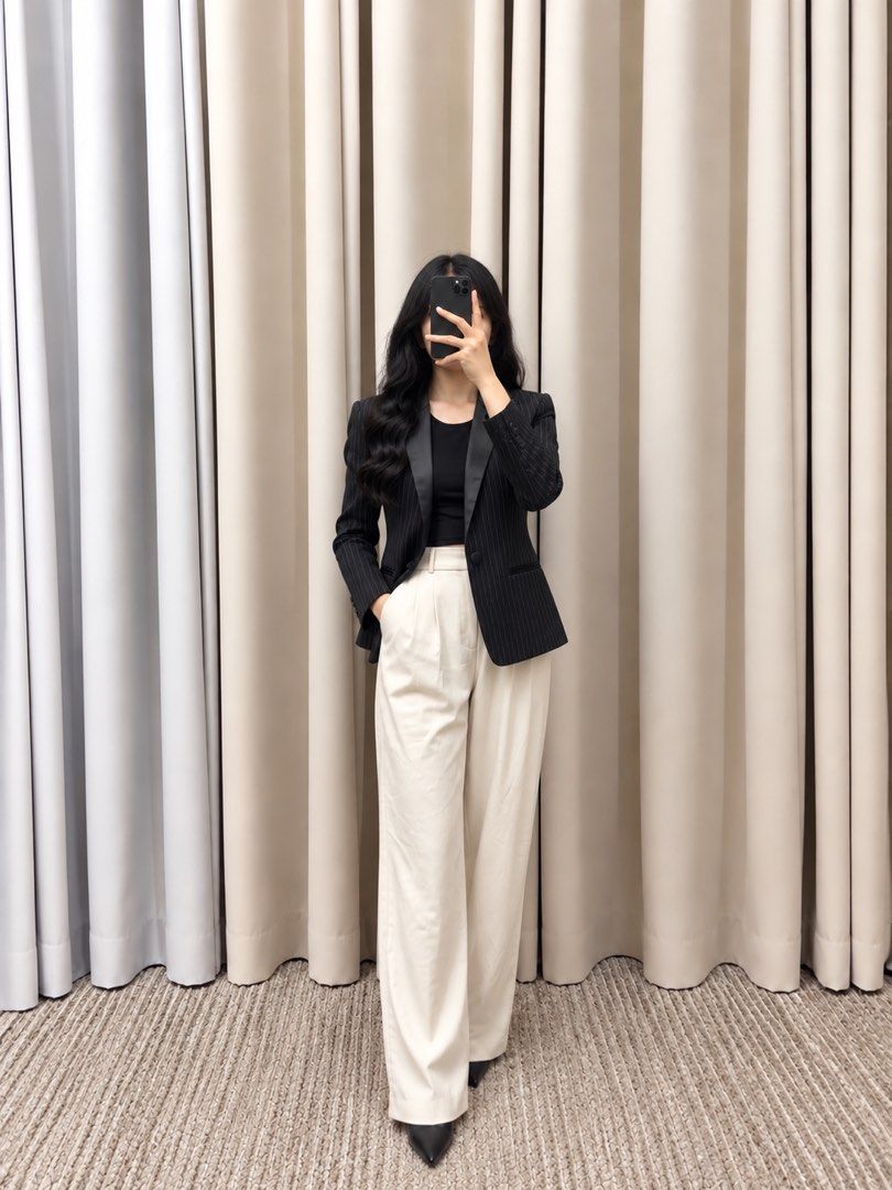 Black Pinstriped Blazer (Category: Coats, Jackets and Outerwear) located in Taguig. Submitted by vm.co (Listing ID 1465942245, Image 1). Description: .