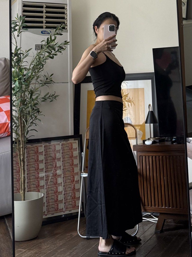 Black Satin Skirt (Category: Skirts) located in Makati City. Submitted by zclutters (Listing ID 1465860452, Image 2). Description: This sits perfectly at my mid-waist and is perfect to pair with tank tops!.