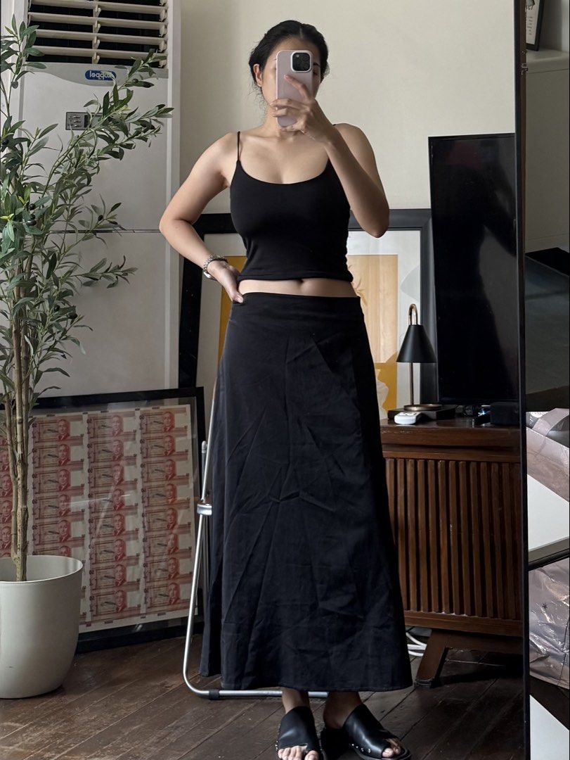 Black Satin Skirt (Category: Skirts) located in Makati City. Submitted by zclutters (Listing ID 1465860452, Image 1). Description: This sits perfectly at my mid-waist and is perfect to pair with tank tops!.