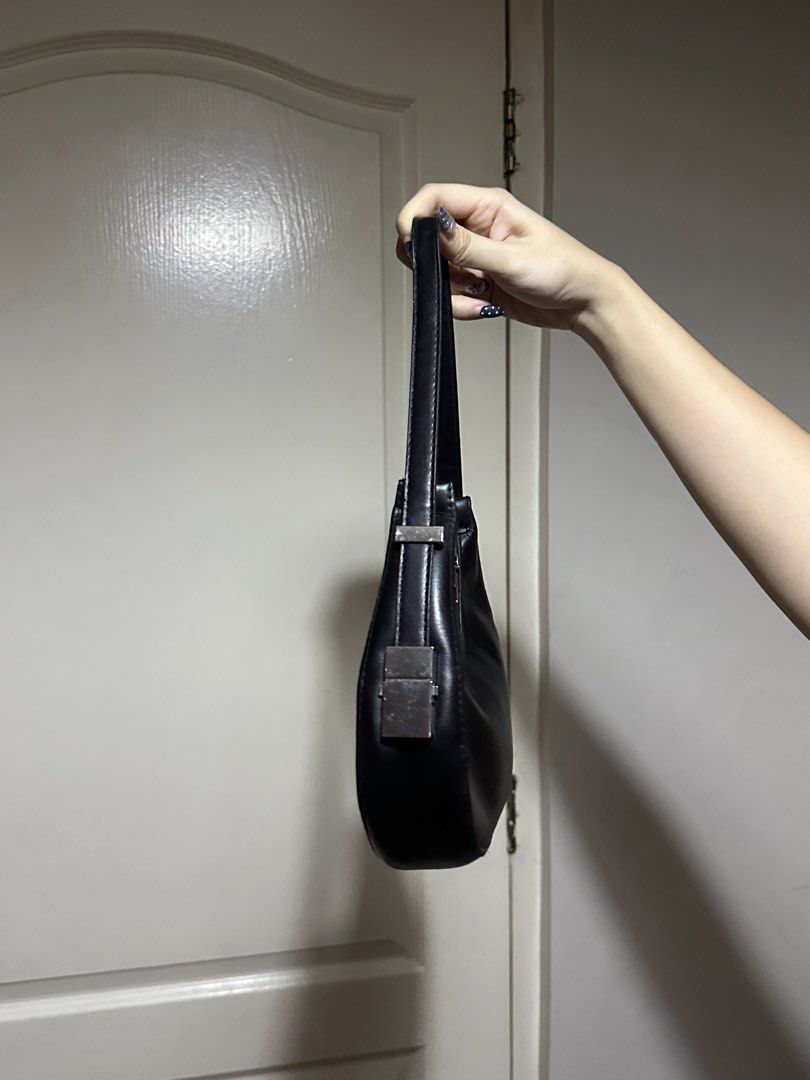 Black Shoulder Bag (Category: Shoulder Bags) located in Quezon City. Submitted by kel4k (Listing ID 1465875548, Image 2). Description: Can slightly extend straps using the silver buckles. .