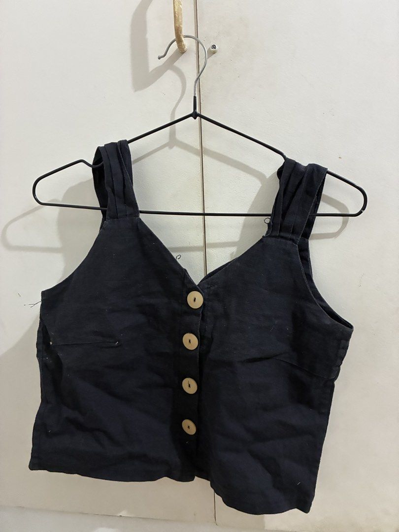 Black Sleeveless (Category: Sleeveless) located in Las Pinas. Submitted by secondstorys (Listing ID 1465902168, Image 1). Description: .