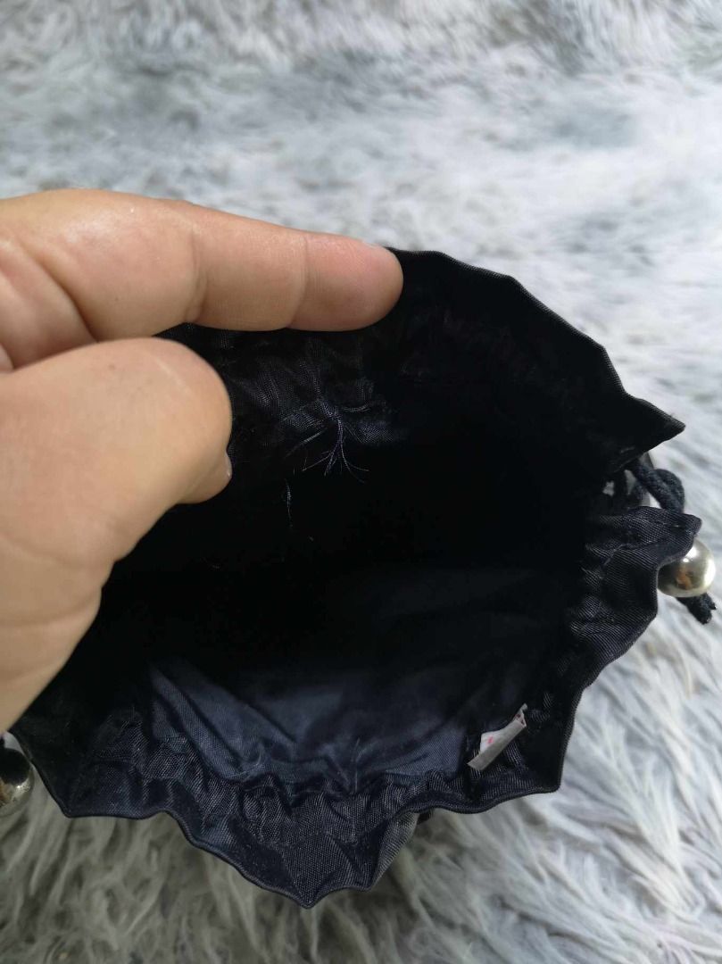 Black Striped With Front Zipper Pocket Pouch (Category: Purses & Pouches) located in Santa Cruz. Submitted by jmy_surplus.2 (Listing ID 1465884699, Image 3). Description: Size ; L - 8.6 W - *.2 Color ; Black Type ; Pouch Brand ; No brand Material ; Nylon Style ; Drawstring Cosmretic Pouch LR 129 JMY 5 Batch #224.