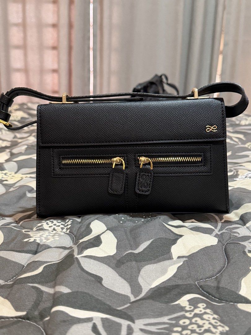 Black structured leather crossbody bag with gold hardware (Category: Cross-body Bags) located in Mexico. Submitted by anythingluxe (Listing ID 1465912207, Image 1). Description: - Color: Classic black - Material: Premium pebbled leather texture - Hardware: Elegant gold accents with zipper front pocket - Closure: Secure top flap - Strap: Adjustable shoulder strap with gold metal loops - Condition: Brand new / Excellent - Perfect for daily use, wor