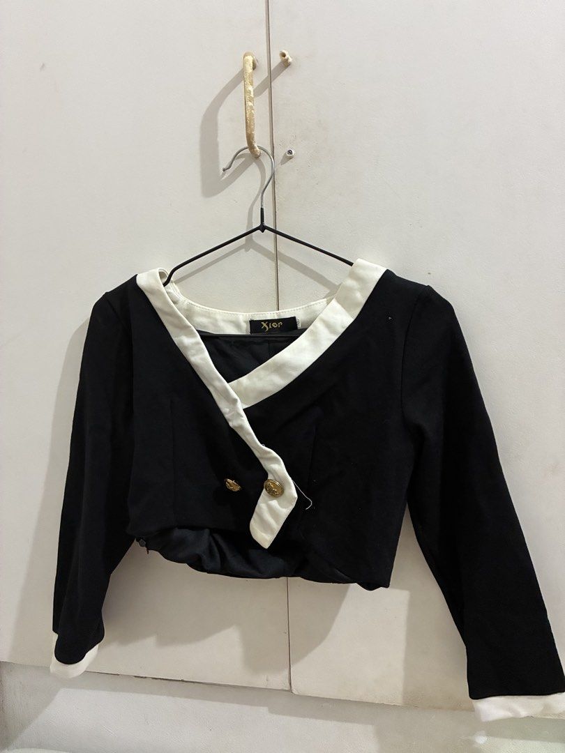 Black Stylish Long Sleeves (Category: Blouses) located in Las Pinas. Submitted by secondstorys (Listing ID 1465902028, Image 1). Description: .