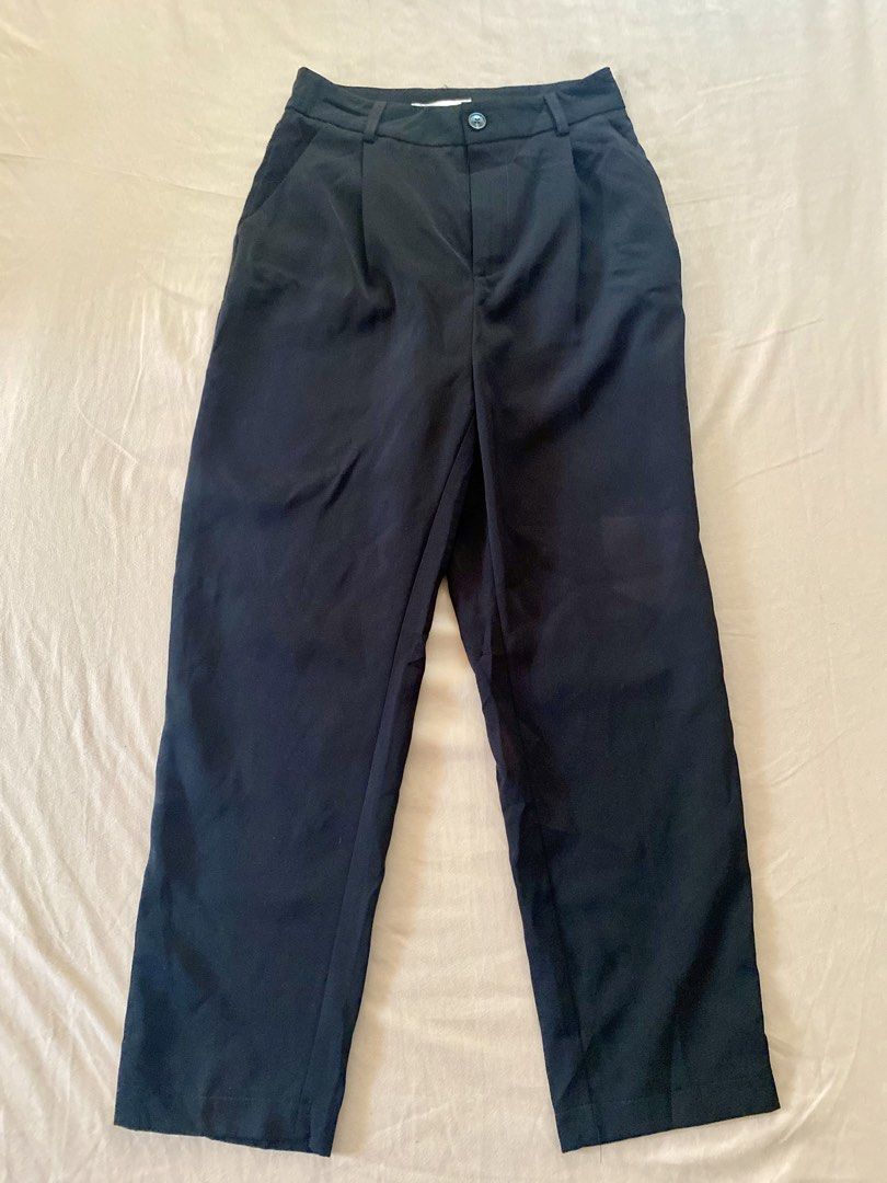 Black trouser (Category: Other Bottoms) located in Cebu City. Submitted by prelovedbygaely (Listing ID 1465852802, Image 1). Description: Size 25-26 10/10 condition.