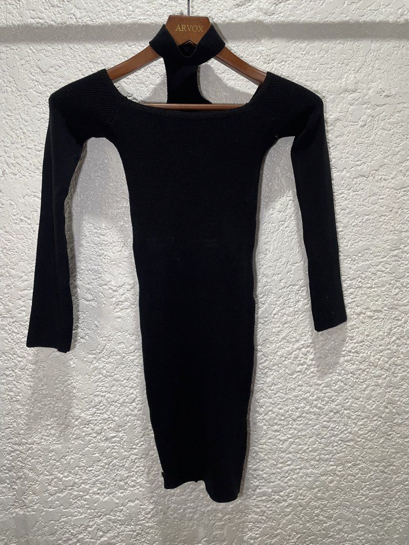 Black turtle neck dress (Category: Dresses) located in Paranaque City. Submitted by mansiii (Listing ID 1465834771, Image 1). Description: - off shoulder design - parang choker type yung turtle neck part - above the knee (im 4’11) .