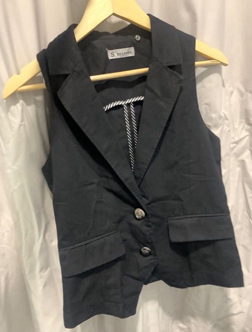 Black vest top s-m (Category: Blouses) located in Quezon City. Submitted by prelovedsaleitems (Listing ID 1465898737, Image 2). Description: .