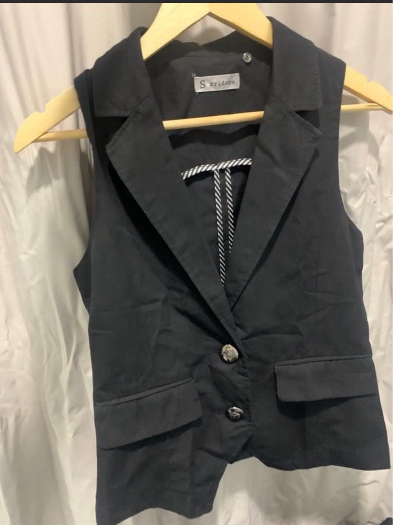 Black vest top s-m (Category: Blouses) located in Quezon City. Submitted by prelovedsaleitems (Listing ID 1465898737, Image 1). Description: .