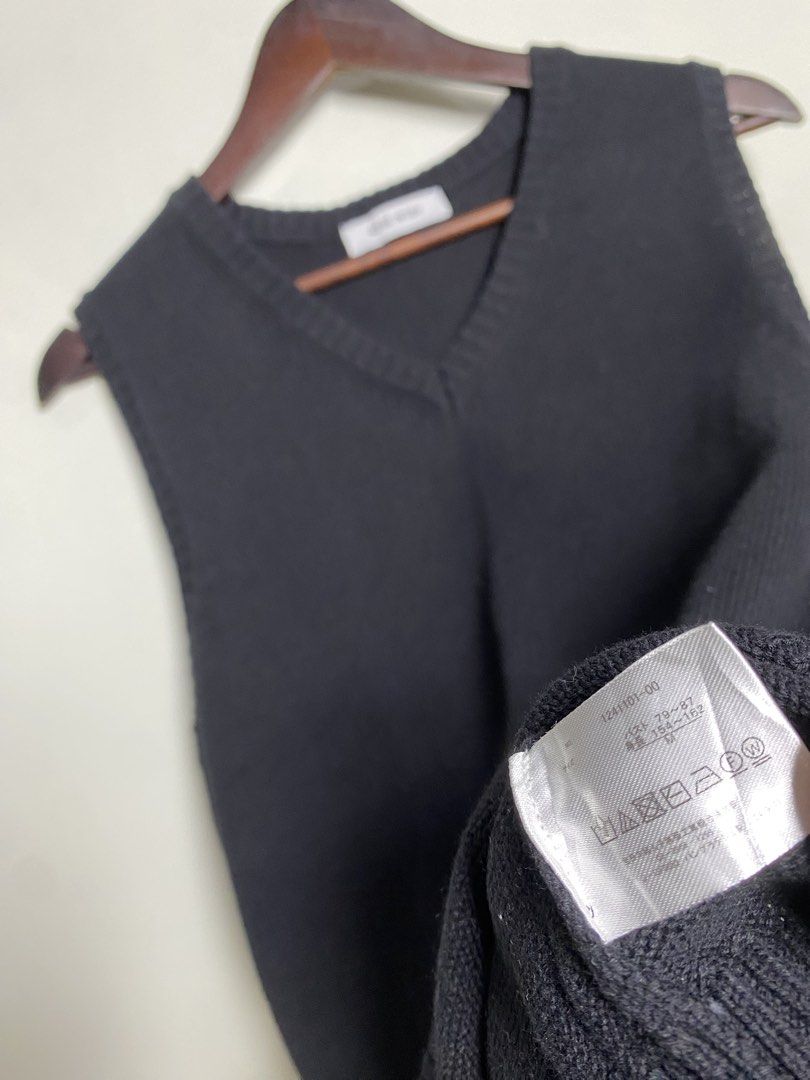 Black v-neck knit vest (Category: Others Tops) located in Makati City. Submitted by indaysukaycloset (Listing ID 1465858451, Image 3). Description: BLACK V-NECK KNIT VEST Brand: ROSE WISH (Japan Brand) Size: M on tag - Fits S-M Color: Black / Jet Black Details: - W-17 L-24 (laid flat, in inches) - V-neck sleeveless knit vest - classic staple - Ribbed neckline, armhole & hem - Fine knit, soft and stretchy - good quality - Tag: 1241101-00 / Bust 79