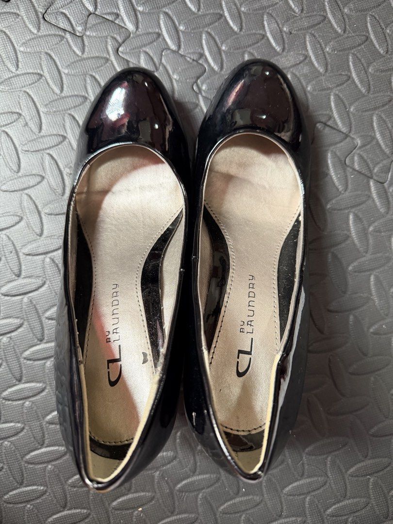 Black Wedge (Category: Wedges) located in Quezon City. Submitted by krtstn (Listing ID 1465806221, Image 2). Description: Size 7 but fits smaller 6-6.5.
