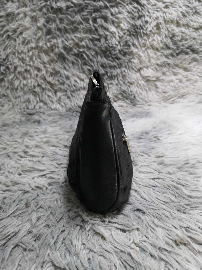 Black Zipper Closure Pouch With Rear Pocket (Category: Purses & Pouches) located in Santa Cruz. Submitted by jmy_surplus.2 (Listing ID 1465885935, Image 3). Description: Size ; L - 6.6 W - 10.3 Color ; Black Type ; Pouch Brand ; No brand Material ; Leather Style ; Black leather Zipper Closure Pouch LR 129 JMY 5 Batch #224.