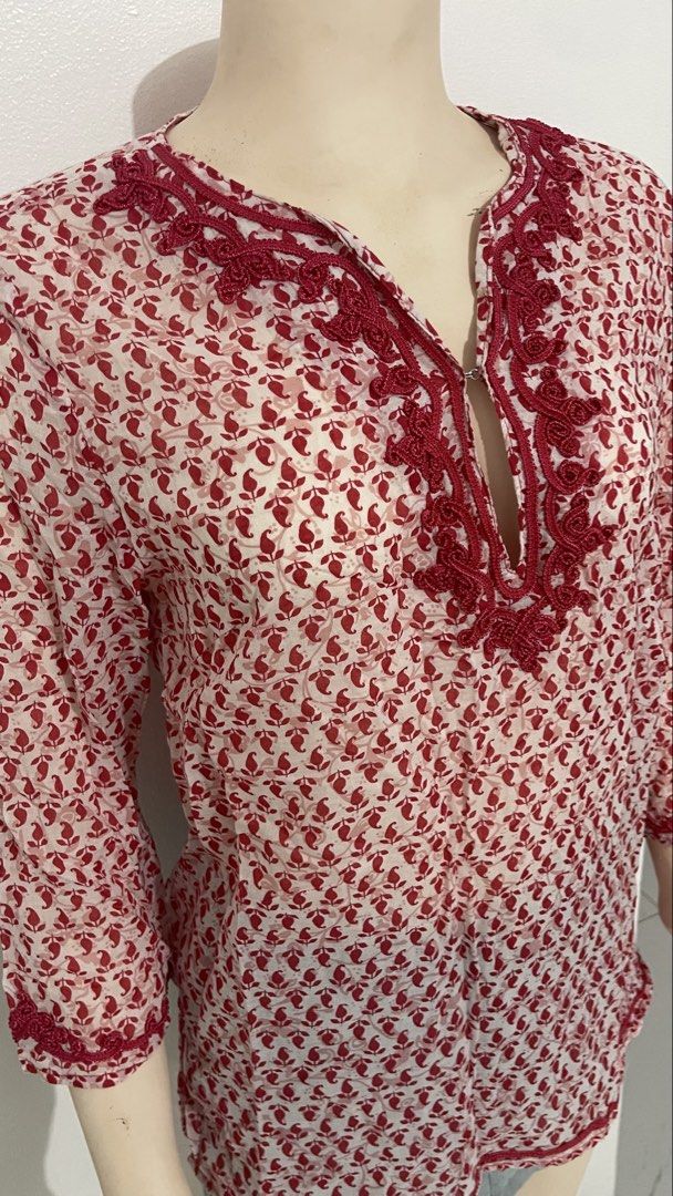 Blouse (Category: Blouses) located in Cavite. Submitted by gwythrifts (Listing ID 1465887264, Image 3). Description: ⚞^. .^⚟ Blouse P 180 Condition: 10/10 📍General Trias.