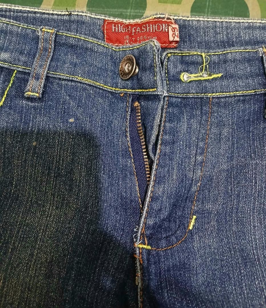 Blue denim jeans straight cut pants (Category: Jeans) located in Balagtas. Submitted by janlex (Listing ID 1465814359, Image 3). Description: Classic blue denim straight-cut jeans with contrast stitching and pockets. Size 29.