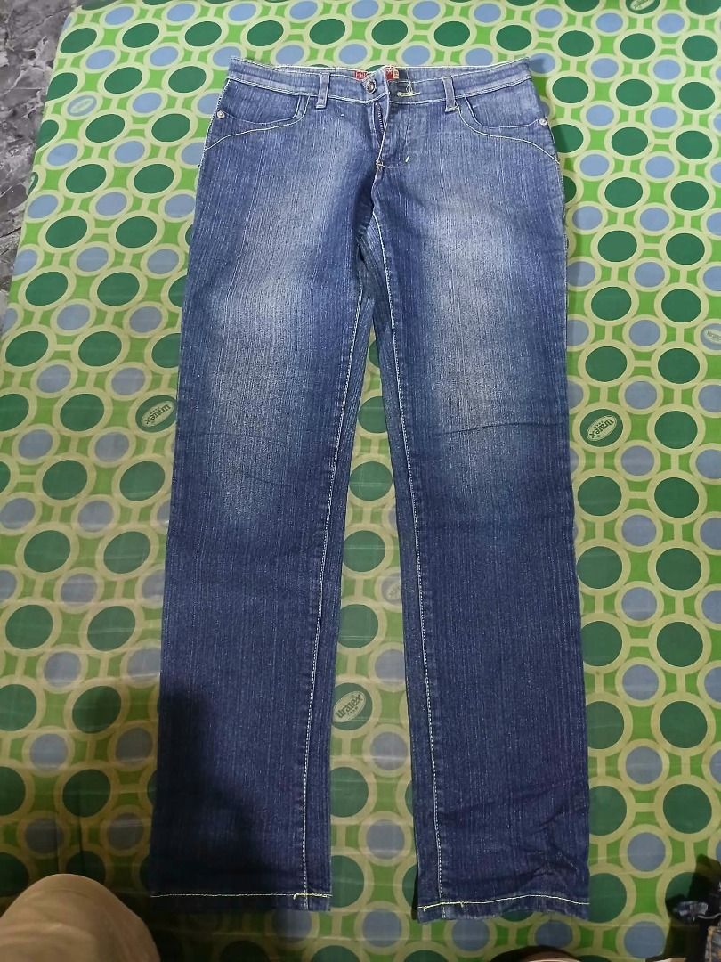 Blue denim jeans straight cut pants (Category: Jeans) located in Balagtas. Submitted by janlex (Listing ID 1465814359, Image 2). Description: Classic blue denim straight-cut jeans with contrast stitching and pockets. Size 29.