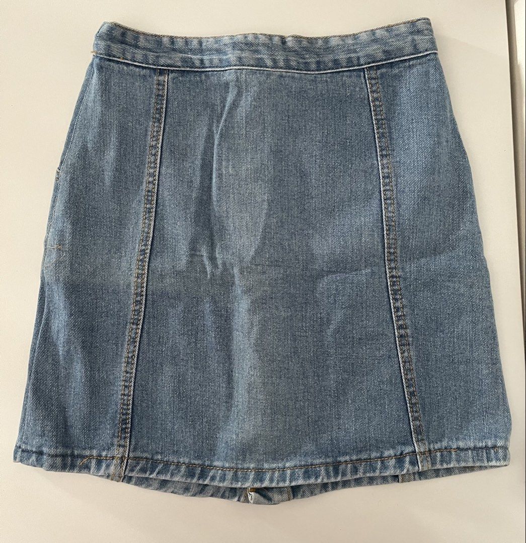 Blue Denim Mini Skirt Button Up (Category: Skirts) located in Cavite. Submitted by ysieunz (Listing ID 1465836213, Image 2). Description: disclaimer: all clothes are preloved but still in good-as-new condition and were only used 1–2 times. the color may vary due to lighting, but all details will be stated in the description. 📍 General Trias, Cavite 💰 GCash/Maya 🚚 JNT/SDD/Meet Up.