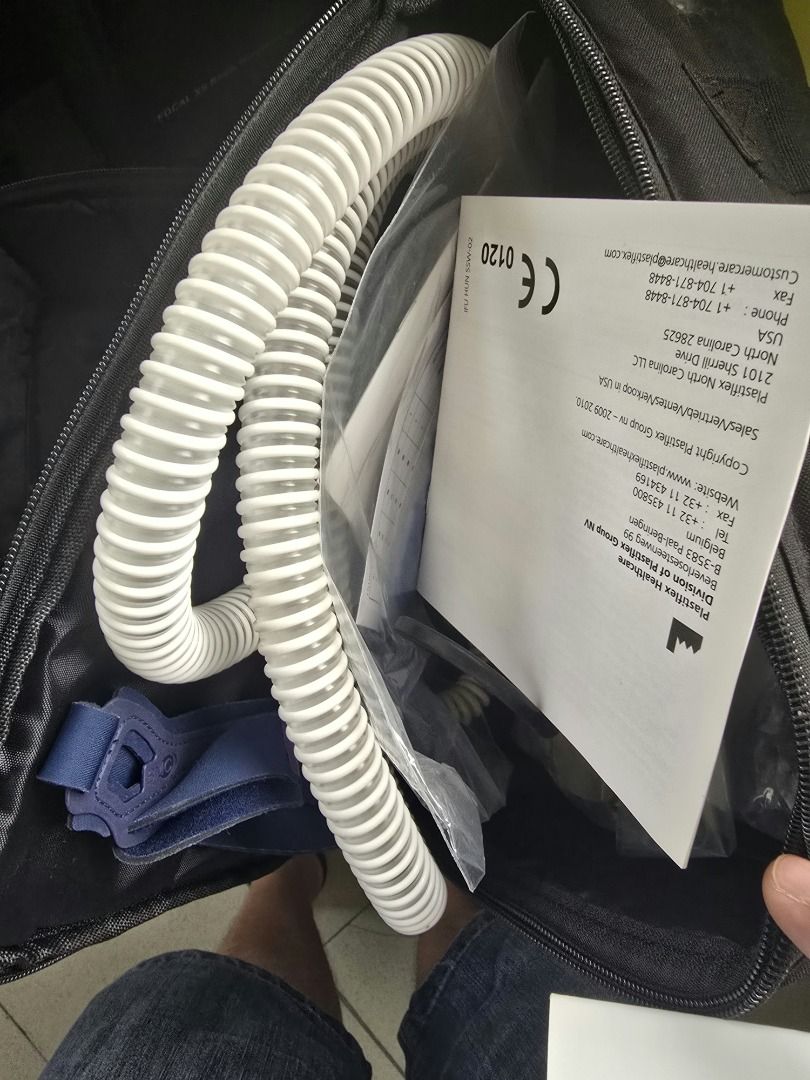 BMC RESmart Auto CPAP System with Heated Humidifier (Category: Medical Supplies & Tools) located in Pasig City. Submitted by freecrystal_dce92f (Listing ID 1465917364, Image 3). Description: - Brand/Model: BMC RESmart Auto CPAP System (Model CTX12101883) - Condition: Powers on with clear digital pressure settings display - Included: InH2 Heated Humidifier, tubing, user manual, and carry bag - Power: AC 100-240V operation - Ready for use and well-
