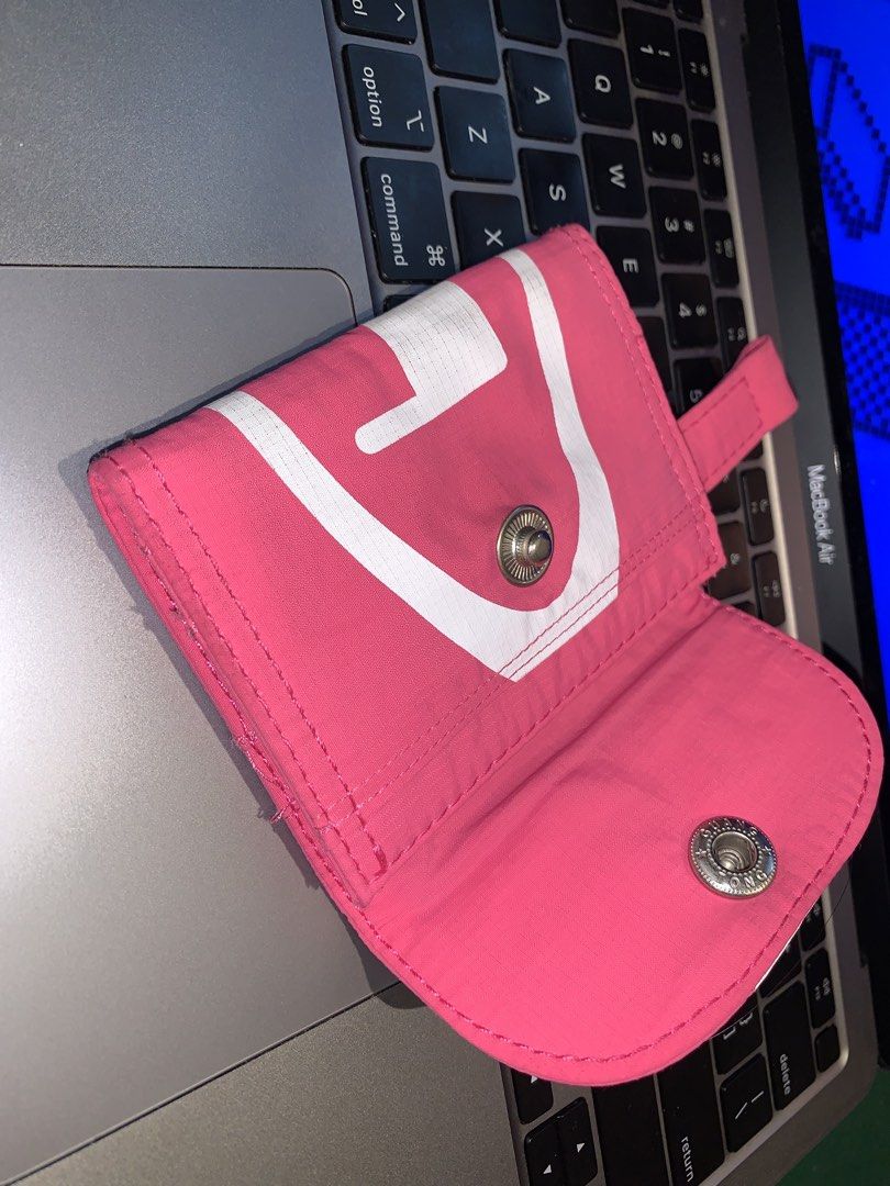 bn card holder (Category: Wallets & Card holders) located in Quezon City. Submitted by shark18 (Listing ID 1465861489, Image 1). Description: - used once or twice - still has packaging - rfs: tambak nalang.