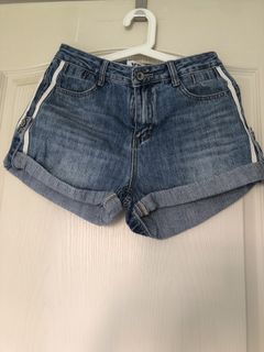 (Category: ) located in . Submitted by kairossssss (Listing ID 1465849320, Image 1). Description: .
