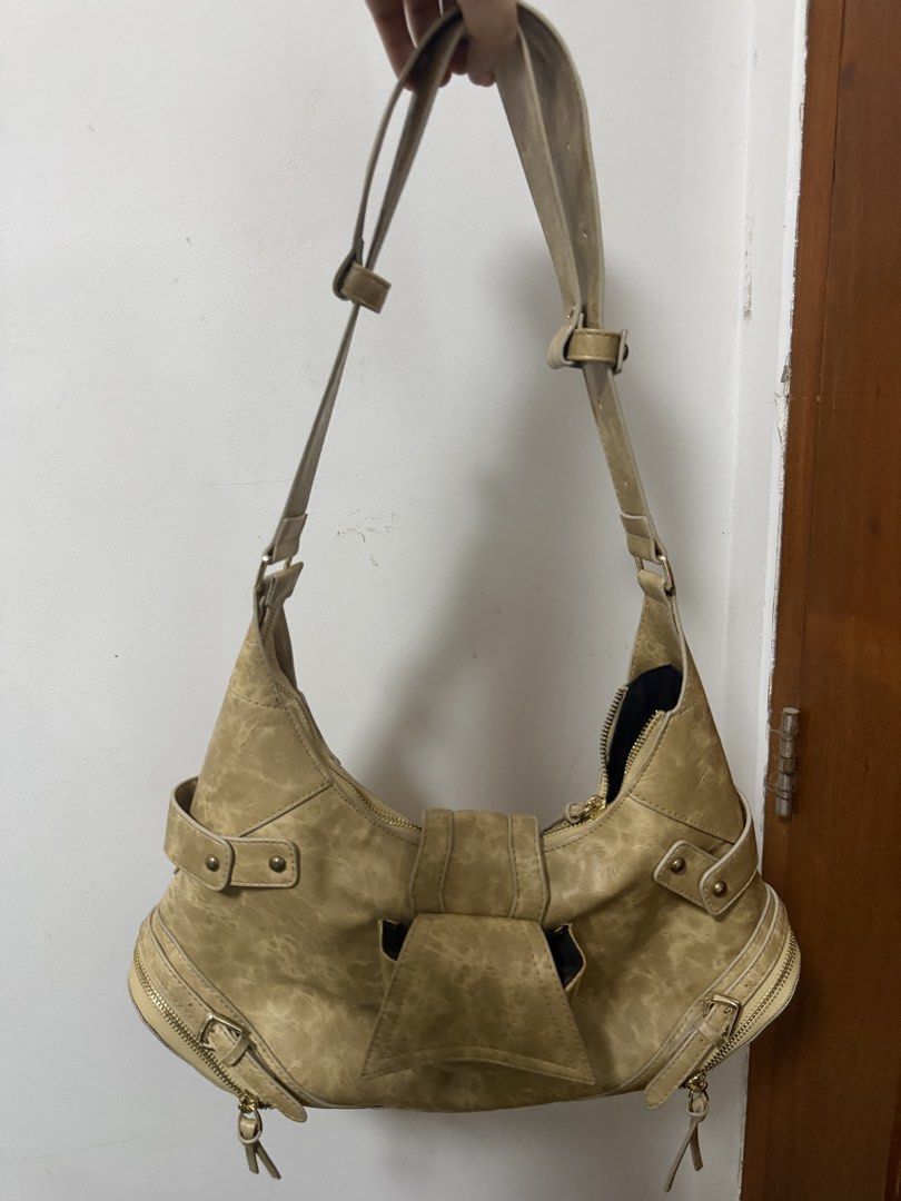 BNEW CHAUTFIFTH Y2K BAG (Category: Shoulder Bags) located in Caloocan City. Submitted by shehadtogo.ph (Listing ID 1465788664, Image 3). Description: -Used once only • Condition: 10/10 — like brand new • Bought in Hanoi— Feb 2026 • 100% authentic with serial number • No original dustbag • Well-kept and in excellent condition Can send more photos/videos upon request. Just DM! 📩.