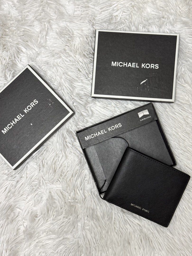 BNEW-ORIGINAL MICHAEL KORS Bi-fold Wallet (Category: Wallets & Card Holders) located in Imus. Submitted by kcnvy.co (Listing ID 1465825927, Image 3). Description: Please make an offer..