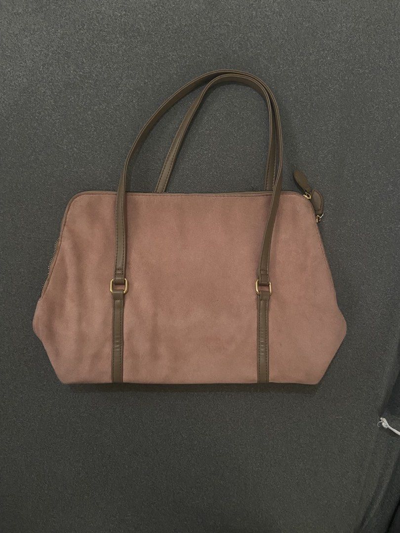 BOSTANTEN Pink Suede Shoulder Bag (Category: Tote Bags) located in Pasig City. Submitted by ellerarissime (Listing ID 1465801962, Image 1). Description: RFS: Decluttering. - SRP: ₱1,099 Sales are slightly negotiable. PM for more item inquiries. Loc: Santolan, Pasig.