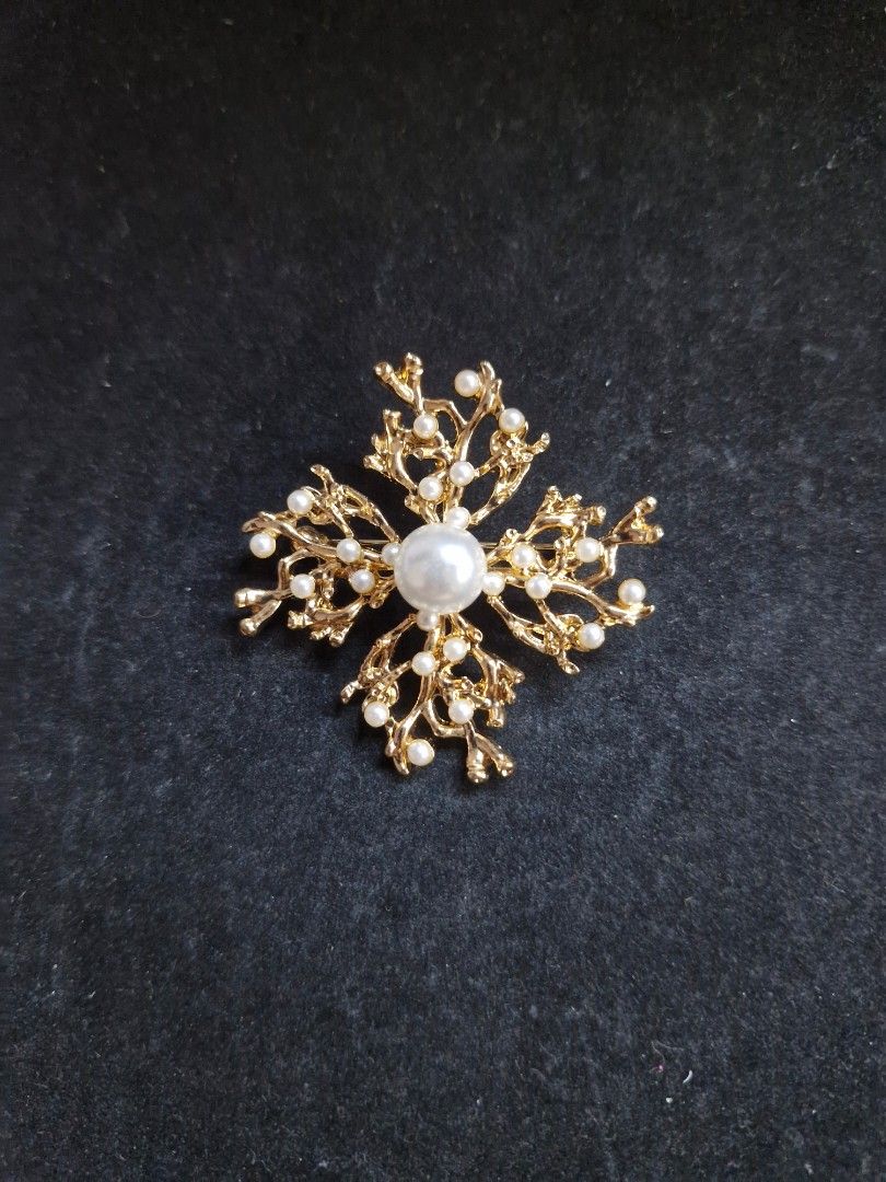 Branches Brooch (Category: Brooches) located in Taguig. Submitted by mommaschoice (Listing ID 1465787676, Image 1). Description: Brand New Beautifully crafted design Adorned w/faux pearls Lightweight won't damage the fabric Ships nationwide.