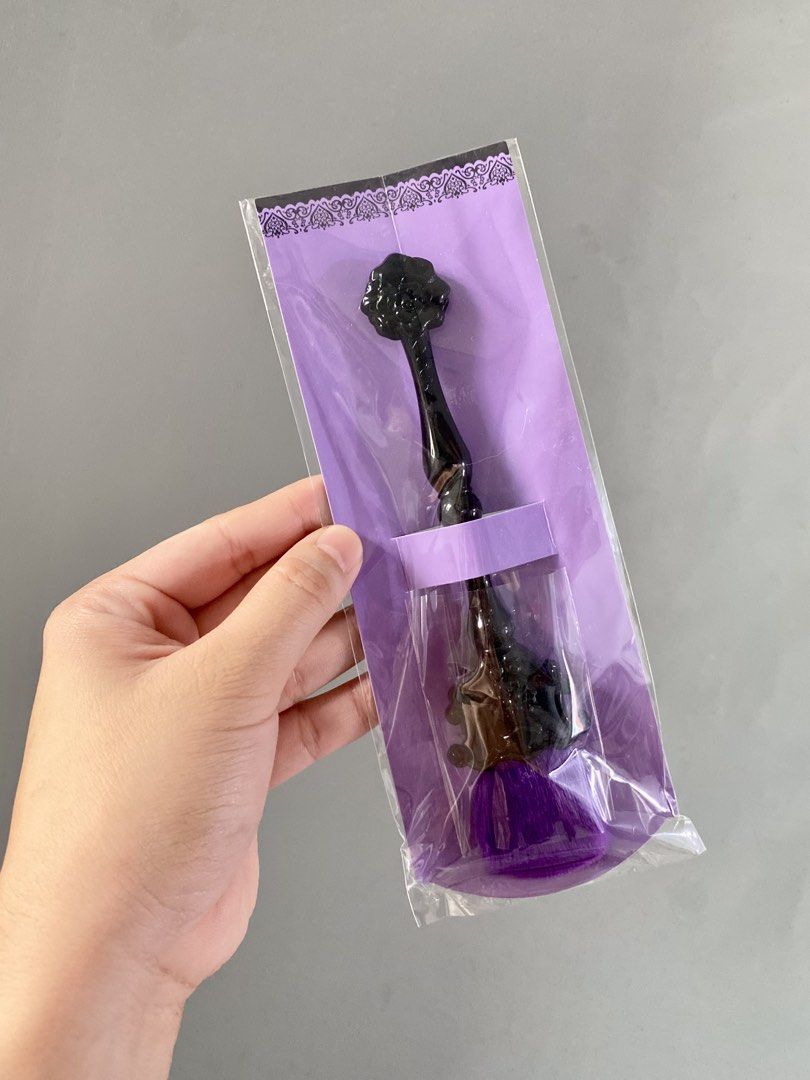 Brand NEW Anna Sui Makeup Vanity Brush (Category: Makeup) located in Paranaque City. Submitted by mythingsmatterph (Listing ID 1465808501, Image 3). Description: Gorgeous Anna Sui powder brush featuring vibrant purple bristles and an ornate glossy black handle with carved rose details. Soft, densely packed bristles make it perfect for daily makeup or a stunning vanity display. #halloween #gift #girls #cosmetics.