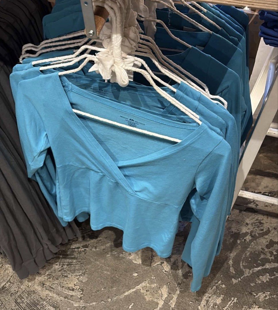 Brandy Melville Amara Longsleeves Top (Category: Longsleeves) located in Binan City. Submitted by nihaoscloset (Listing ID 1465820951, Image 1). Description: ♡Brandnew with tag ♡Bought this in japan ♡RFS: need more space in my closet and not my style 🔒FIRST TO PAY, FIRST TO GET 📩DM me for more infos!.