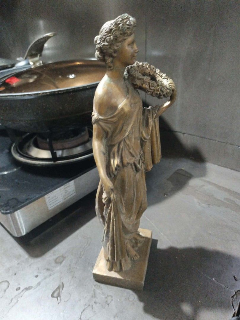 Brass Aphrodite statue display (Category: Other Home Decor) located in Manila. Submitted by kurukutuk (Listing ID 1465773755, Image 2). Description: brass Aphrodite statue display 12.5 x 5 inches HxL made of brass.