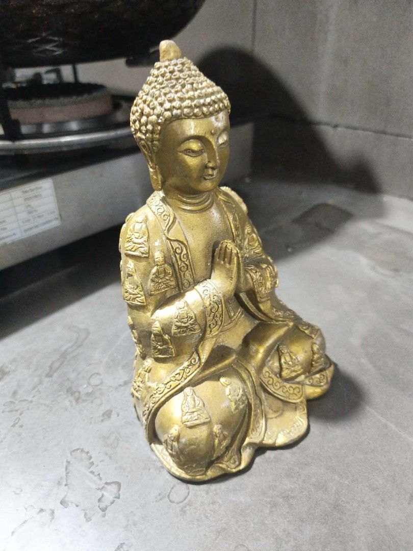 Brass meditating Buddha statue display (Category: Other Home Decor) located in Manila. Submitted by kurukutuk (Listing ID 1465772825, Image 2). Description: brass meditating Buddha statue display 7 x 4 inches HxL made of brass.