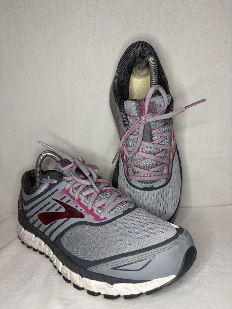 Brooks Ariel 18 (Category: Sneakers) located in Cainta. Submitted by natesar1021822 (Listing ID 1465942611, Image 2). Description: .