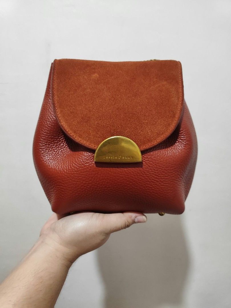 BROWN BAG (Category: Cross-body Bags) located in Lucena. Submitted by kristinaschubbynet (Listing ID 1465804634, Image 1). Description: .