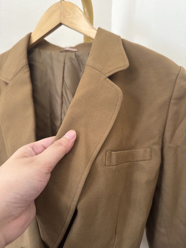 Brown Cropped Blazer (Category: Coats, Jackets and Outerwear) located in Mexico. Submitted by studioleraph (Listing ID 1465823841, Image 3). Description: 🛍️ Perfect for your personal wardrobe 🫶 Please see actual measurements on last photo. 👗 The actual item being sold is the original garment shown in the product photos. Small differences in fit, drape, color, texture, or details may occur. 💌 Condition: • Preloved; Please wash the items before