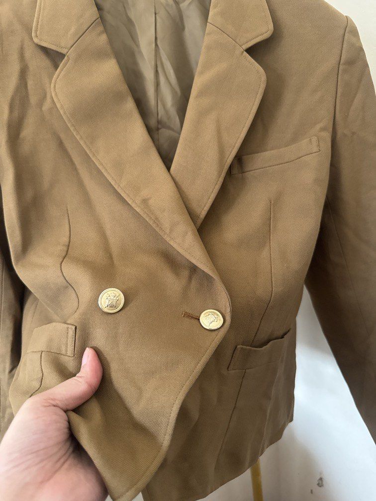 Brown Cropped Blazer (Category: Coats, Jackets and Outerwear) located in Mexico. Submitted by studioleraph (Listing ID 1465823841, Image 2). Description: 🛍️ Perfect for your personal wardrobe 🫶 Please see actual measurements on last photo. 👗 The actual item being sold is the original garment shown in the product photos. Small differences in fit, drape, color, texture, or details may occur. 💌 Condition: • Preloved; Please wash the items before